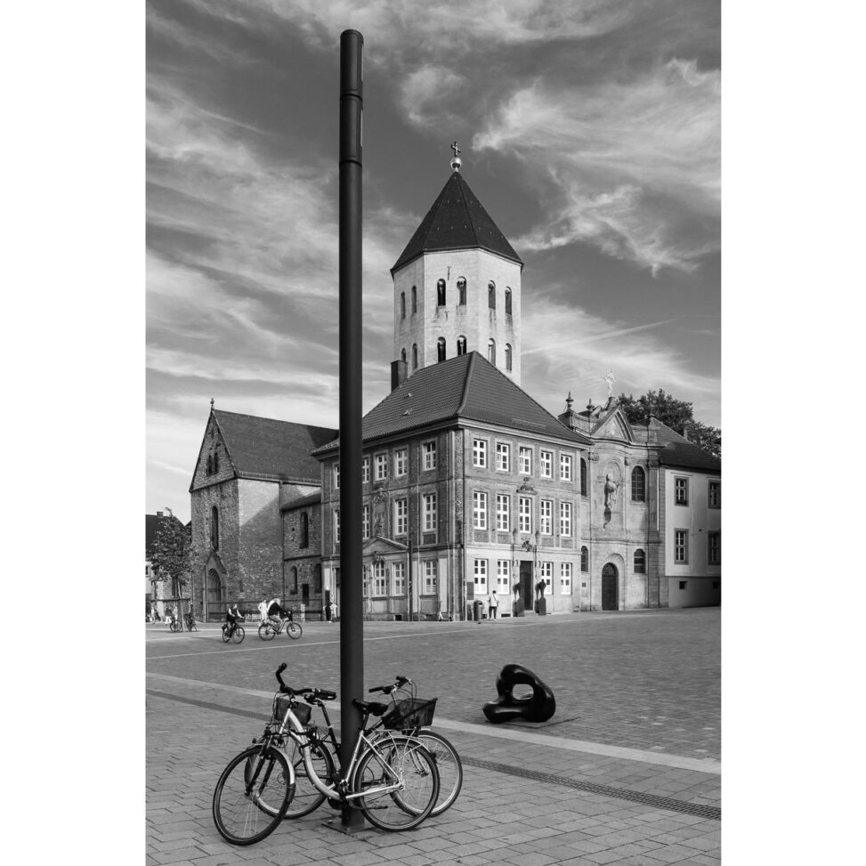 Paderborn, Markt with Gleseker Haus and Gaukirche St. Ulrich