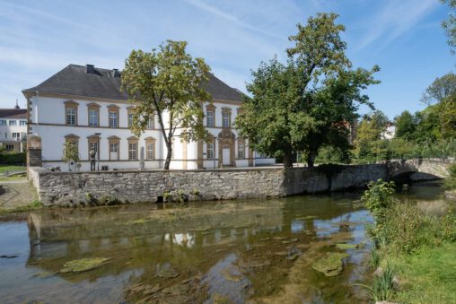 Stadtbibliothek Paderborn, Zentralbibliothek in der ehemaligen Domdechanei, Am Rothoborn 1