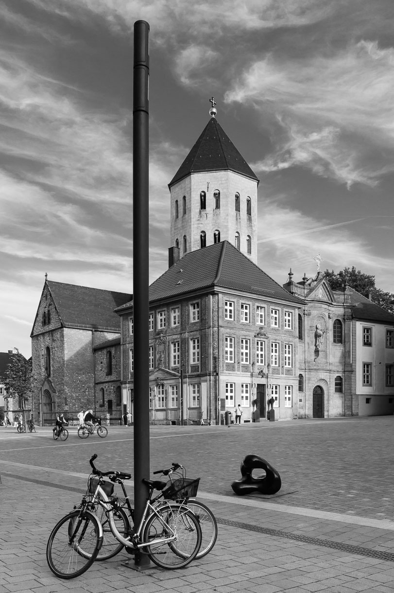 Paderborn, Markt mit Gleseker Haus und Gaukirche St. Ulrich